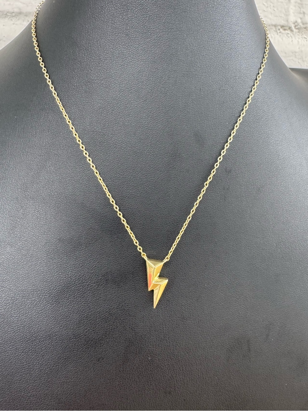 Kendra Scott Lightening Bolt Gold Necklace